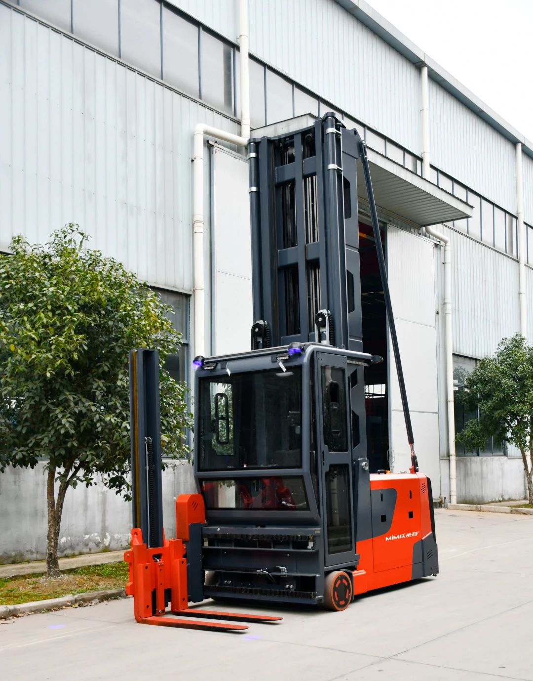 米玛冷库三向叉车3.jpg 米玛冷库三向叉车3.jpg